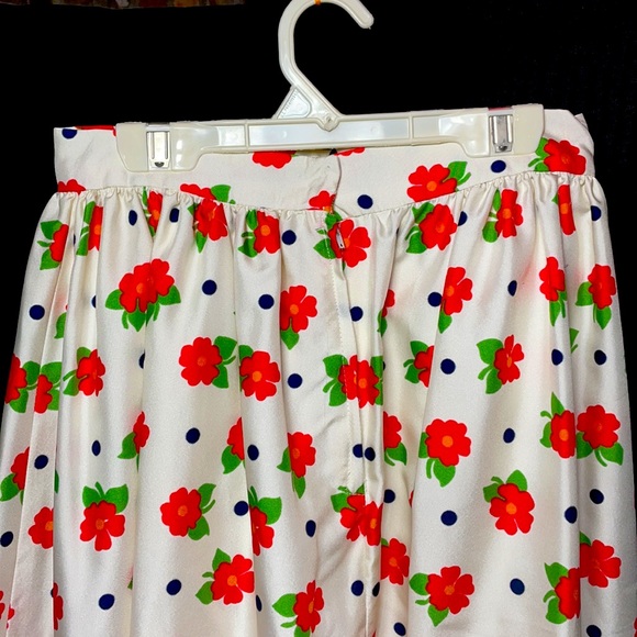 Vintage Hand Taylor Made Floral Designed Knee high Skirt with Slip Liner! - Picture 6 of 11